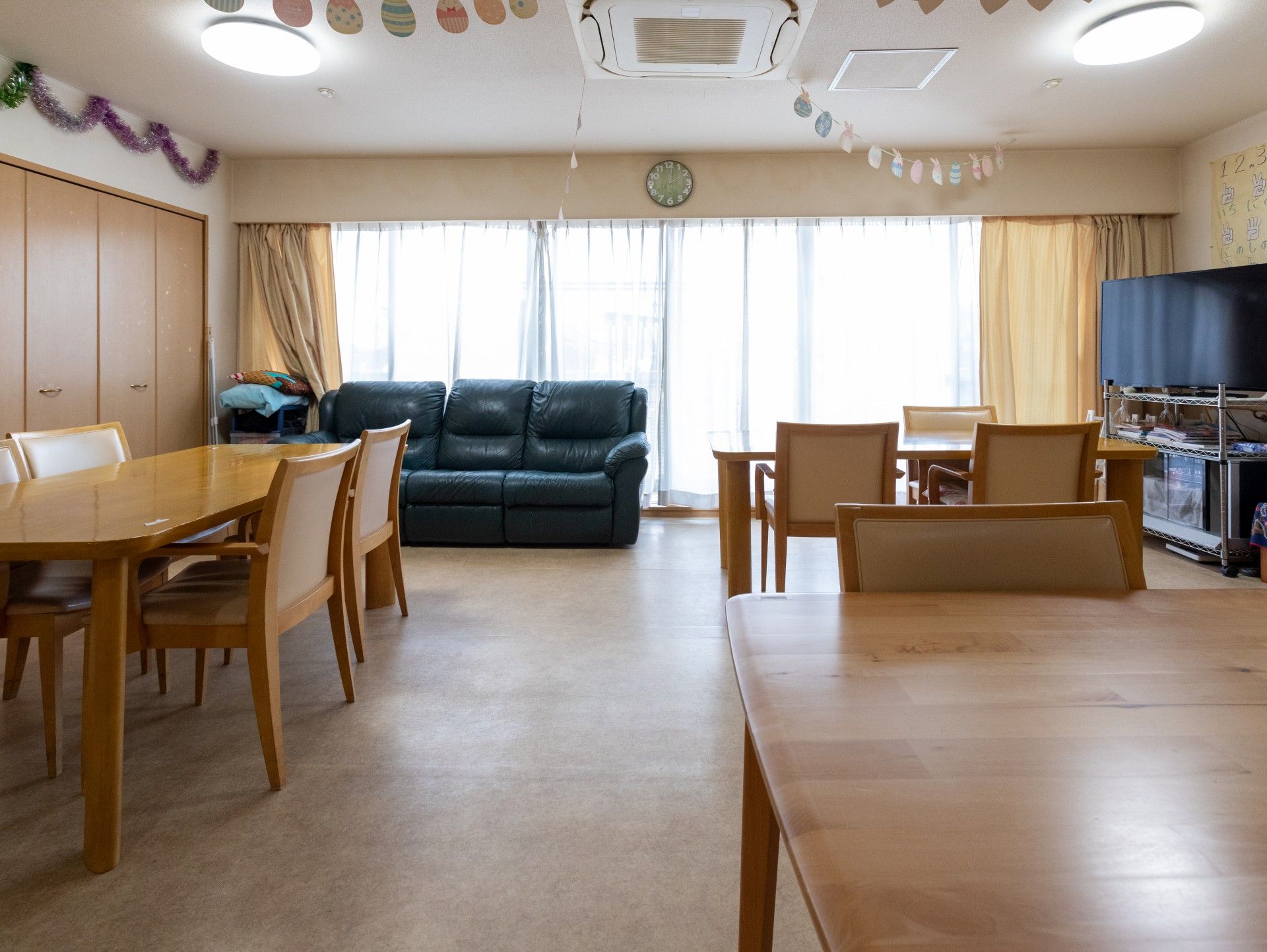 明るいリビングルーム