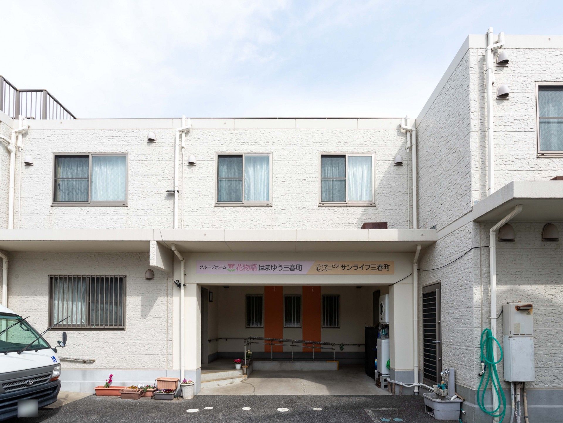 建物の正面玄関