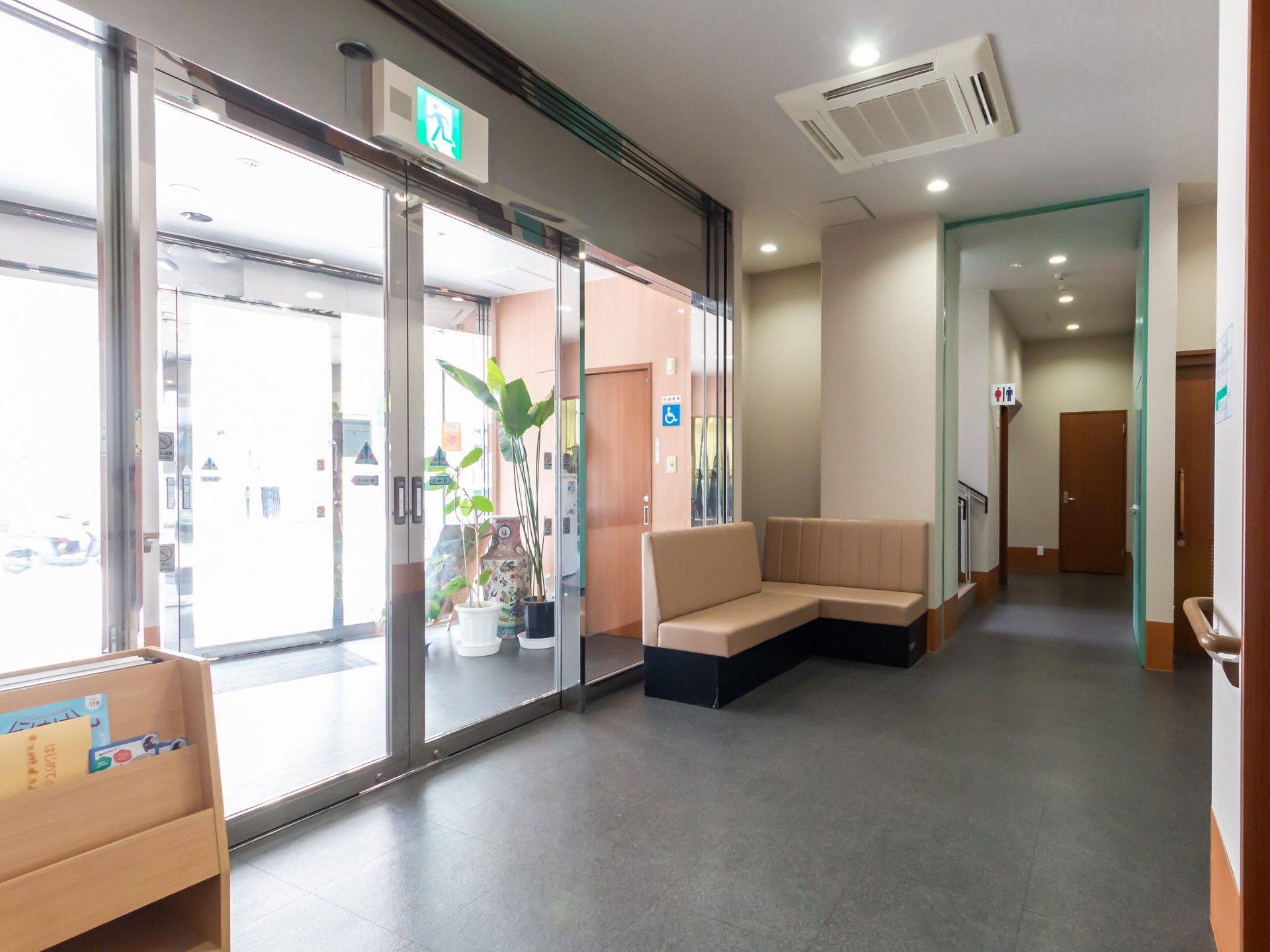 明るいエントランスホール