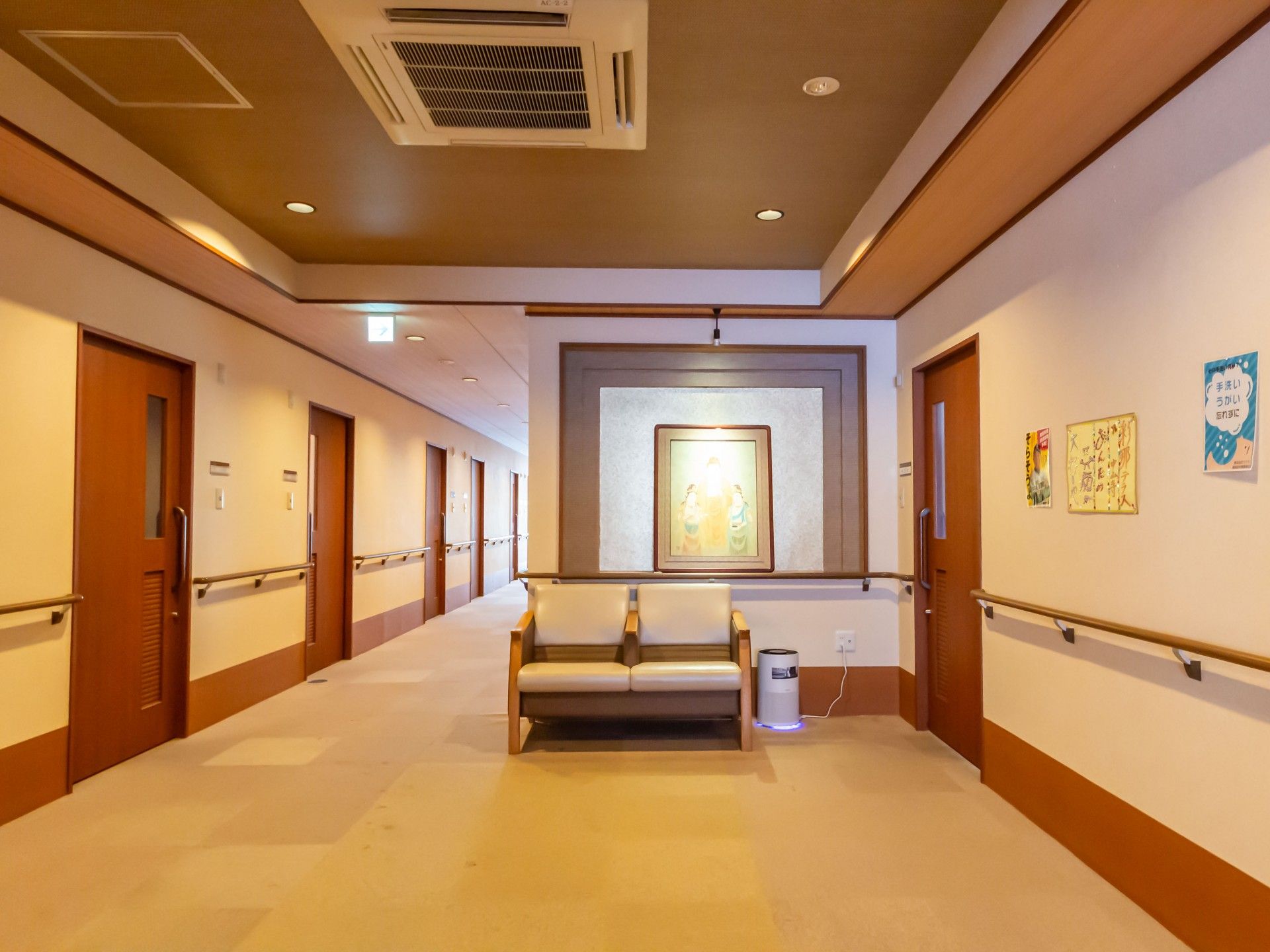 落ち着いた廊下の一角