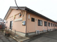 静かな住宅街にある施設外観