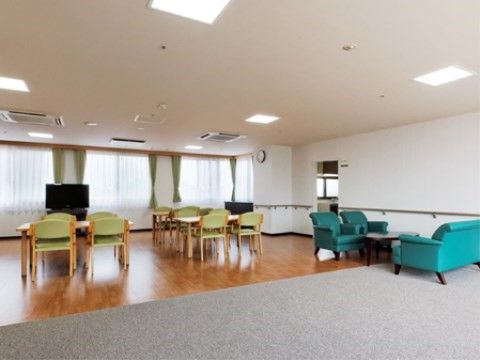 「高齢者向け優良賃貸住宅 えにし」リビングスペースは開放的な空間になっており、人が沢山集まりやすい環境です。