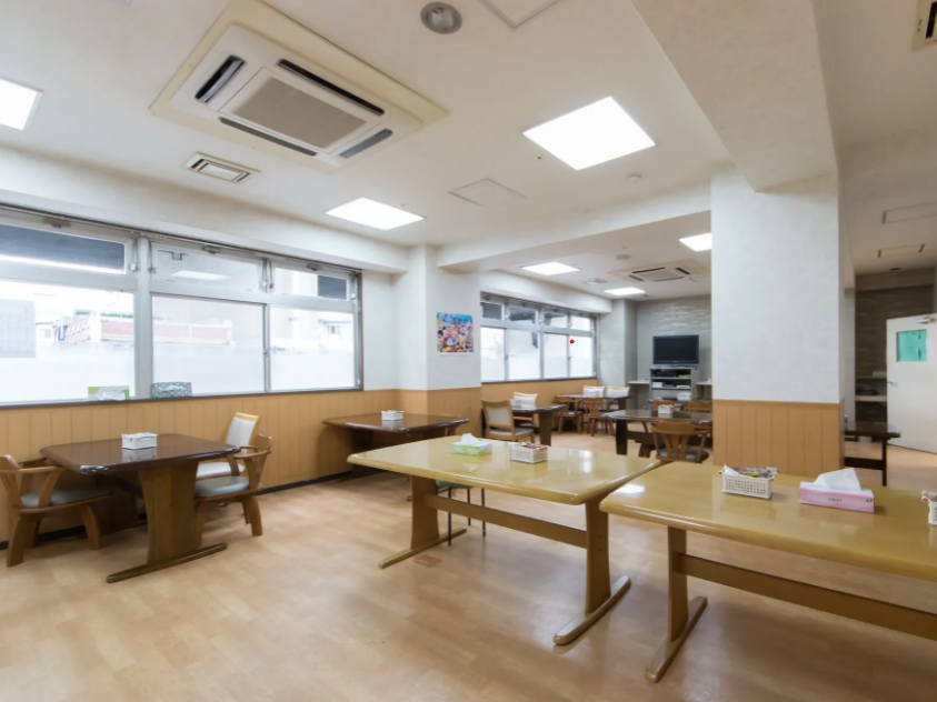 暖かみのある共有食堂