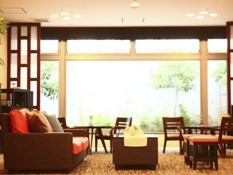 リビングは明るく、入居者の憩いの場となっている。
