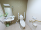 バリアフリーのトイレ設備が整った部屋