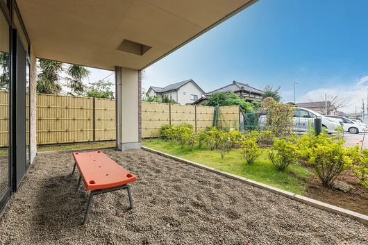 ロビー前ベンチ