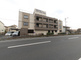 道路の交差点と周辺の建物