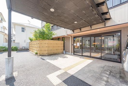 外観エントランス