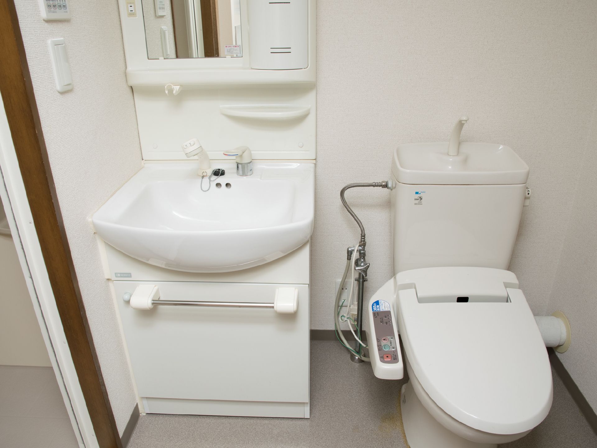 住宅型老人ホームの特性を鑑み、利水施設の風呂、洗面所、トイレは一般家庭と同様に一箇所にまとめた。使い慣れた利用環境をご提供。