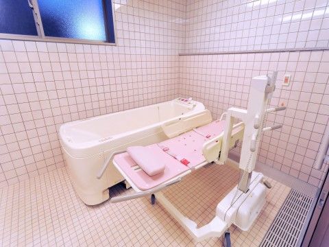 要介護の方も安心して入浴できる介護浴室を用意している。どんな方でも安心して入浴できる環境が整っている。