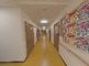 温かみのある廊下と部屋