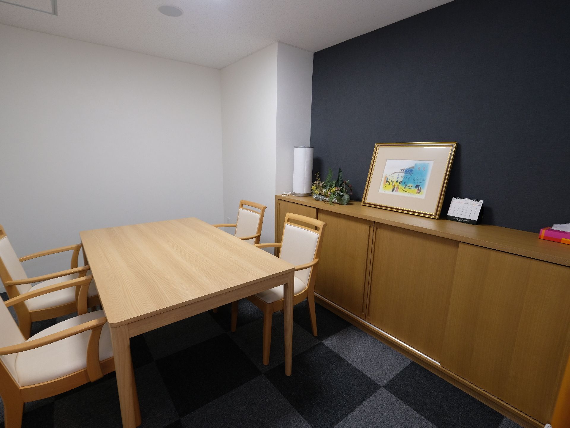 個別にゆっくり話し合いを持つための部屋を用意した。日常生活における心配事や不安を、職員までじっくりとご相談いただける。