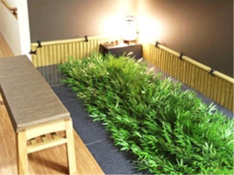 緑をあしらった庭園風の一角など、館内にはリラックス効果のある場所を、多数設置しているので穏やかに過ごせる。