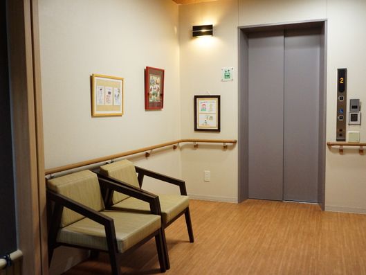 エレベーター前