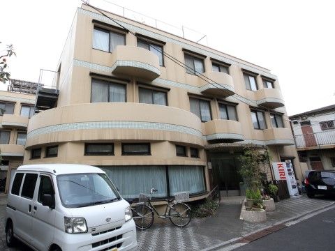 「ドーミー北綾瀬」外観。皆様のご入居を心よりお待ちしています。