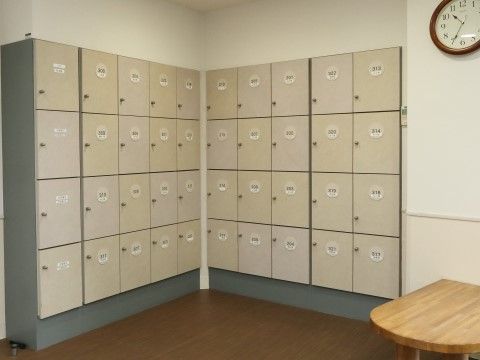 「ドーミー北綾瀬」入居者様専用靴箱。貴重品はこちらへどうぞ。