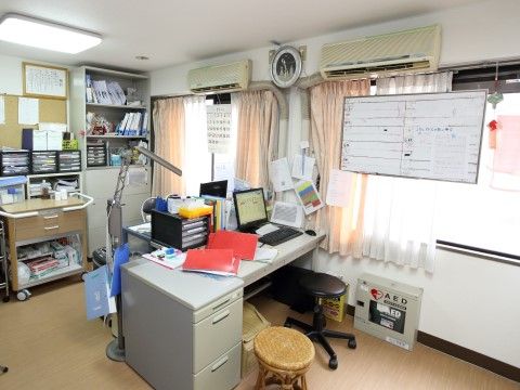 「ドーミー北綾瀬」事務室。より良い施設づくりに、私たちは今日も頑張ります。