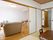フローリングと畳みの２部屋ある。奥にはトイレと洗面台があり扉が無い。フローリングの部屋の奥にキッチンがある。