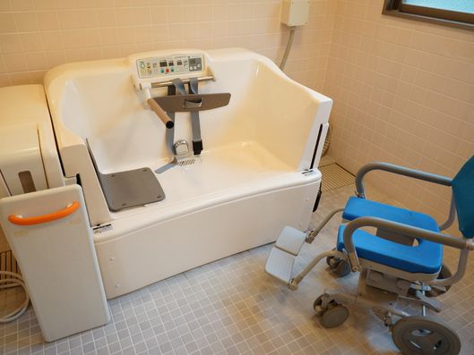 機械浴とシャワーチェア
