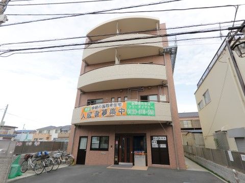 「ココファン大袋」外観。当施設は、新しくご入居される皆様を心よりお待ちしています。