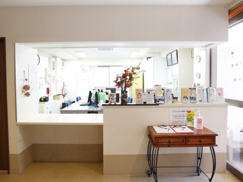 ココファン川口榛松の事務室。緊急時にも対応出来るように毎日24時間スタッフが待機しています。安心して毎日をお過ごしください。