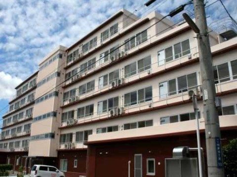 「ココファン柏明原」外観。大きくしっかりとした施設です。