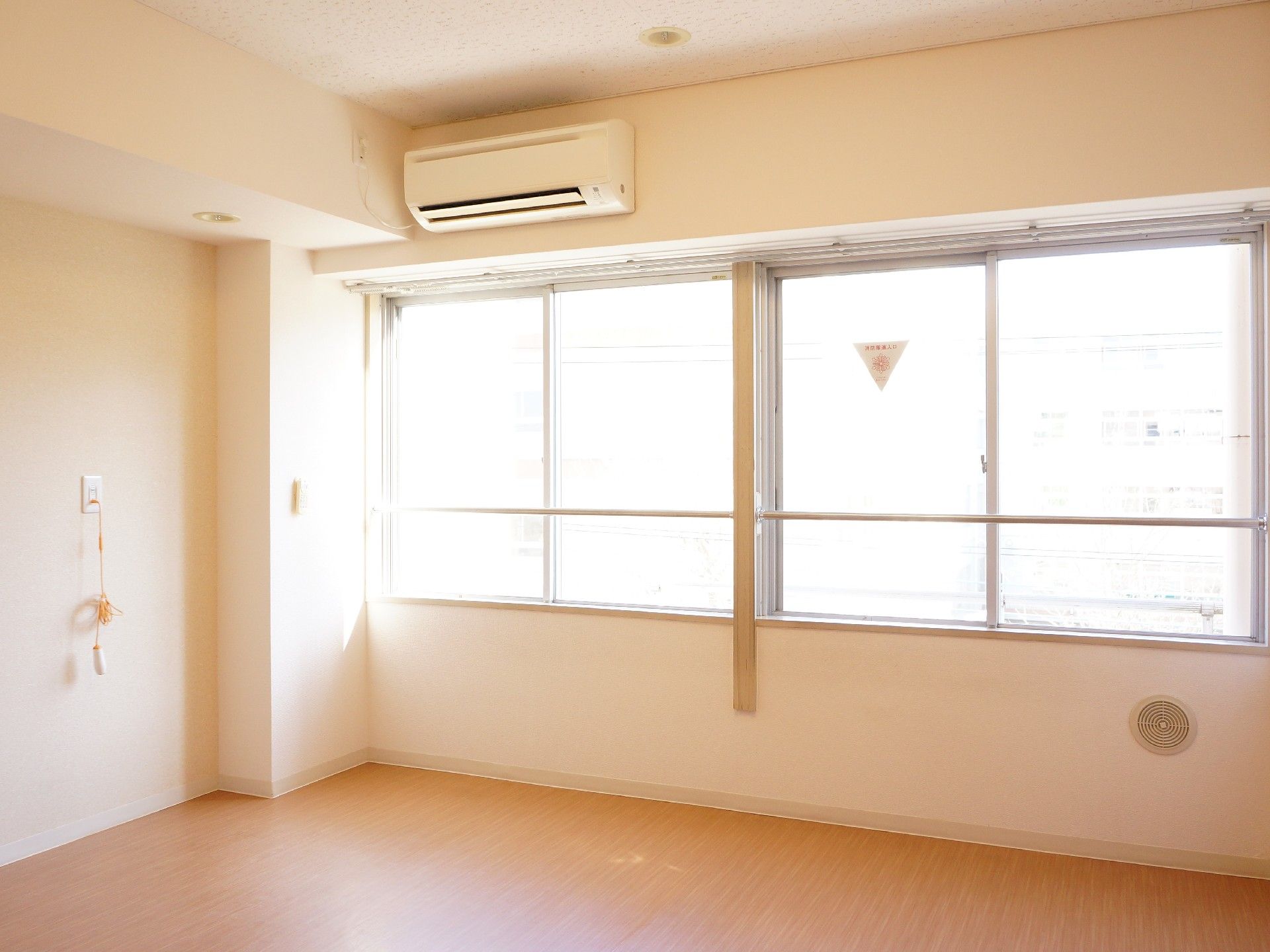 「ココファン柏明原」居室です。明るく気持ちの良い空間です。