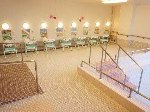 「ココファン柏明原」浴室。大浴場のご用意となります。