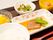 入居者様の健康に配慮された栄養価の高い食事である。和食で高たんぱく低カロリーで、彩りのある内容になっている。