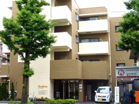 「ココファン西八王子」の外観。周辺地域に馴染むようなデザインの建物。