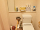 バリアフリーの明るいトイレ設備