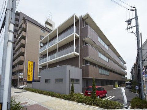 多階層の建物の外観