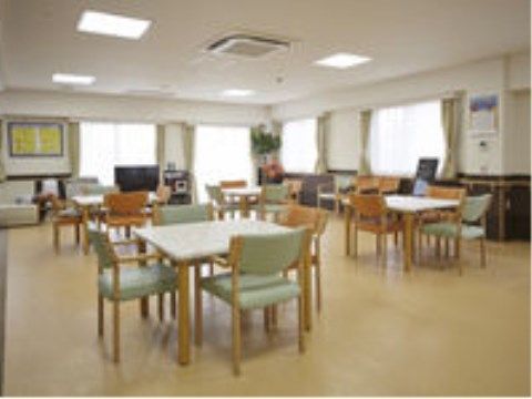 食堂では、毎日の食事のほか、体操も行われている。また、定期的にイベントも開催され、入居者様が楽しんで参加することができる。