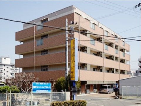 明るく広々とした外観