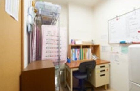 整頓されたスタッフの事務室