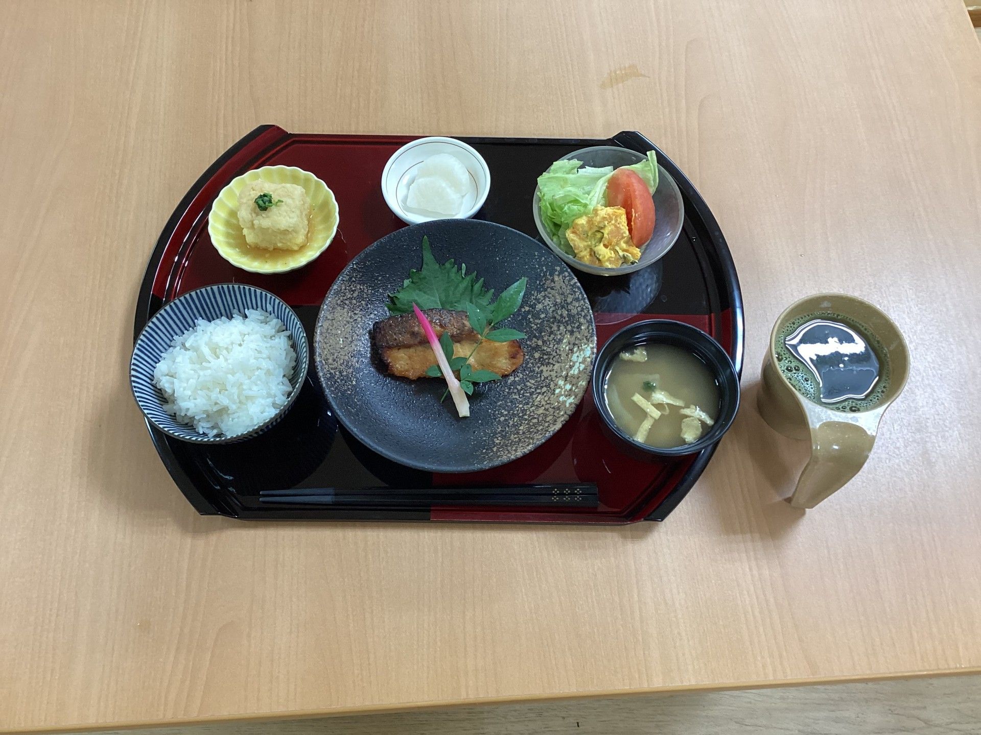 彩り豊かな食事の膳