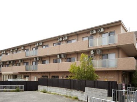 清潔な外観の施設