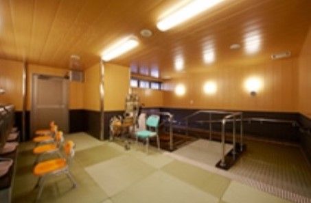 温かみのあるリハビリ室