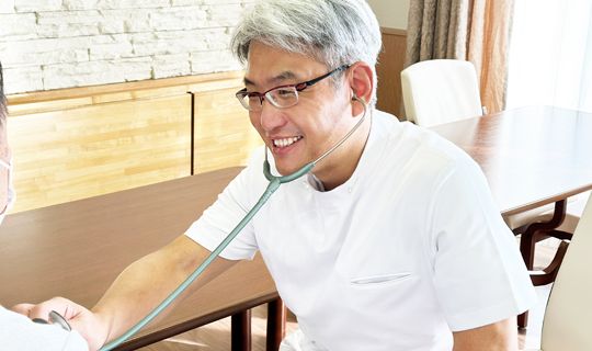 ケアスタッフと話す様子