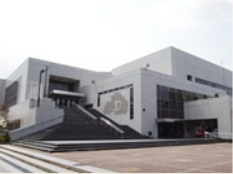 大ホールや、多目的ホール、市民ギャラリーなどのある施設である。年間を通してさまざまなイベントが開催されている。