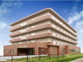 落ち着いた配色の五階建ての建物である。周りには緑が多く配置されている。施設には駐車場も完備している。