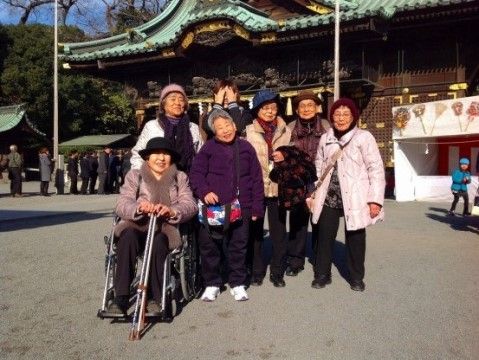 「らくじゅ 沼津足高館」の外出イベント。ご入居者様に、笑顔と心をリフレッシュしてもらう為、数多くのイベントをご用意している。