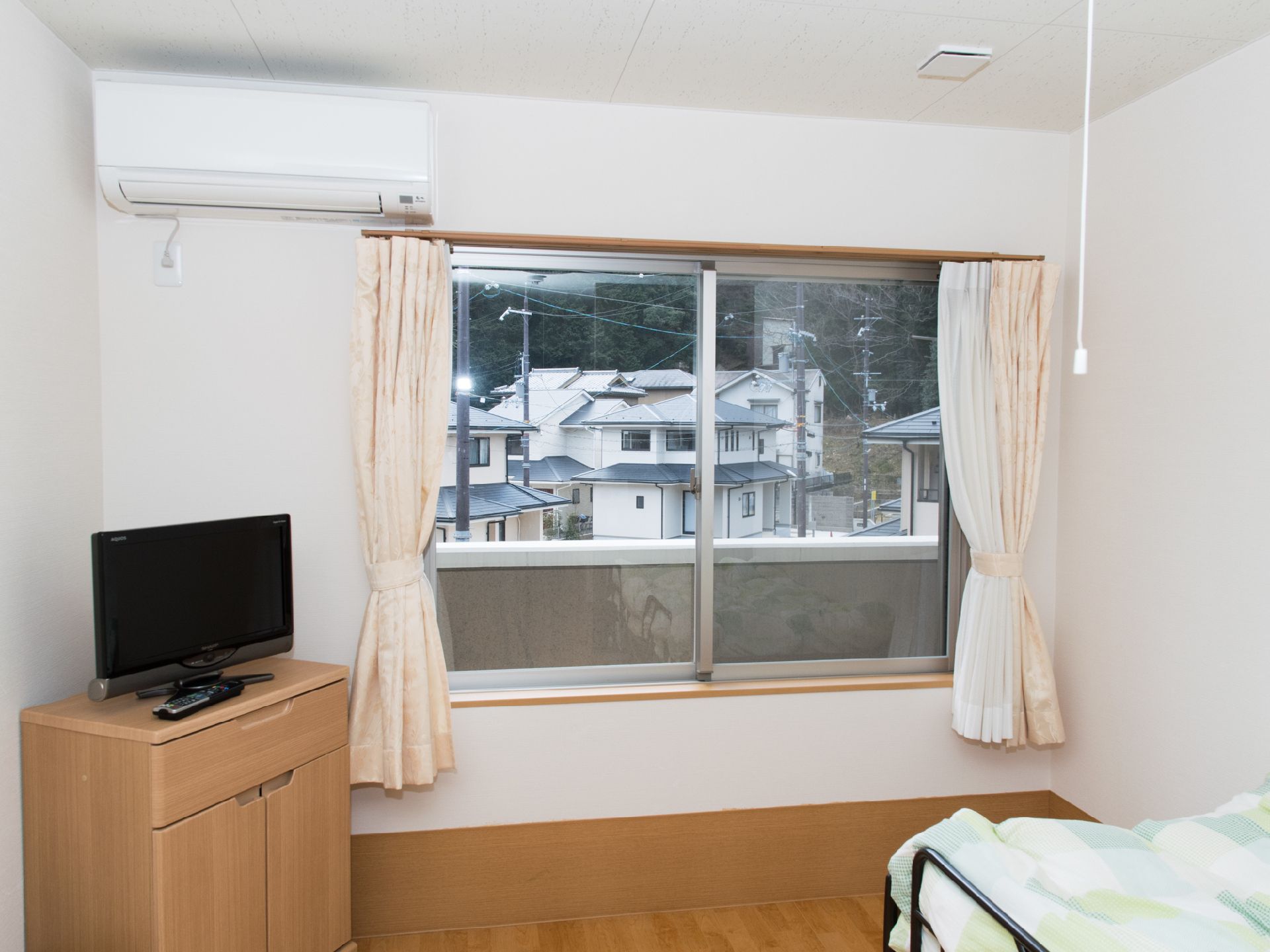 居室は採光に配慮し、広い窓を設けている。窓外には古都の家並みが眺められ、居住者に心の平安をもたらしてくれる。
