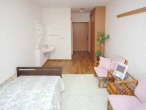 ベストライフ聖蹟桜ヶ丘の居室。自分の時間を快適にお過ごしいただくよう、居室は完全個室制となっております。