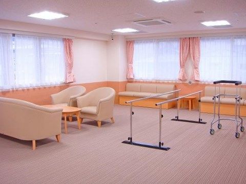ベストライフ玉川学園の機能訓練室。個人のペースに合ったプログラムを組みますので、無理なく自分のリズムで取り組めます。