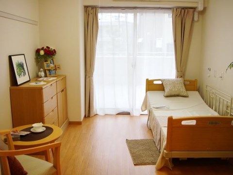 ベストライフ横浜港南の居室。プライベートやご自身の時間を有意義に過ごして頂きたいので、居室は完全個室制とさせていただきました。