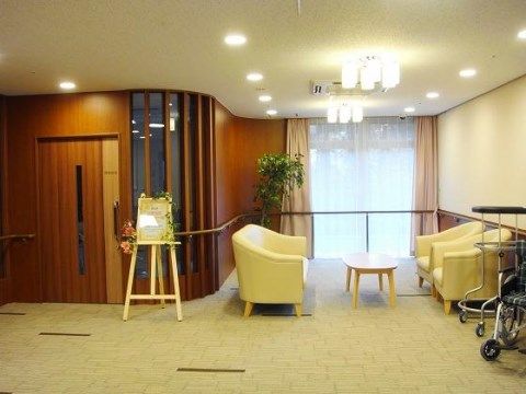 ベストライフ大和中央の共有スペース。廊下の一角に作られたこちらの空間は、入居者様の憩いの場となっております。