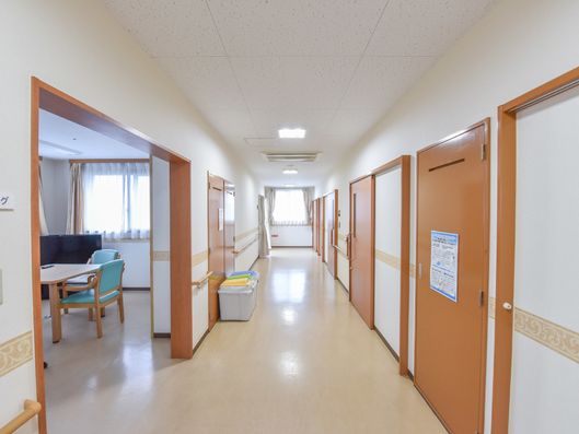 施設廊下