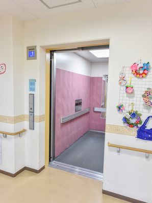 エレベーター内