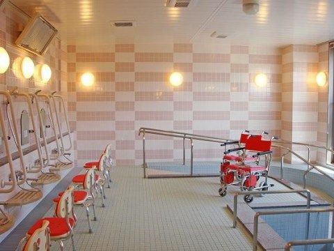 「ベストライフ油壺」の一般浴室。広々とした浴室は、足を伸ばせたりできるのは大浴場だけである。